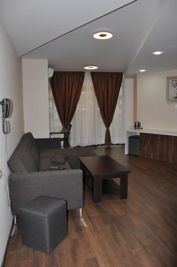 All Seasons Hotel On Freedom Square Тбилиси Экстерьер фото
