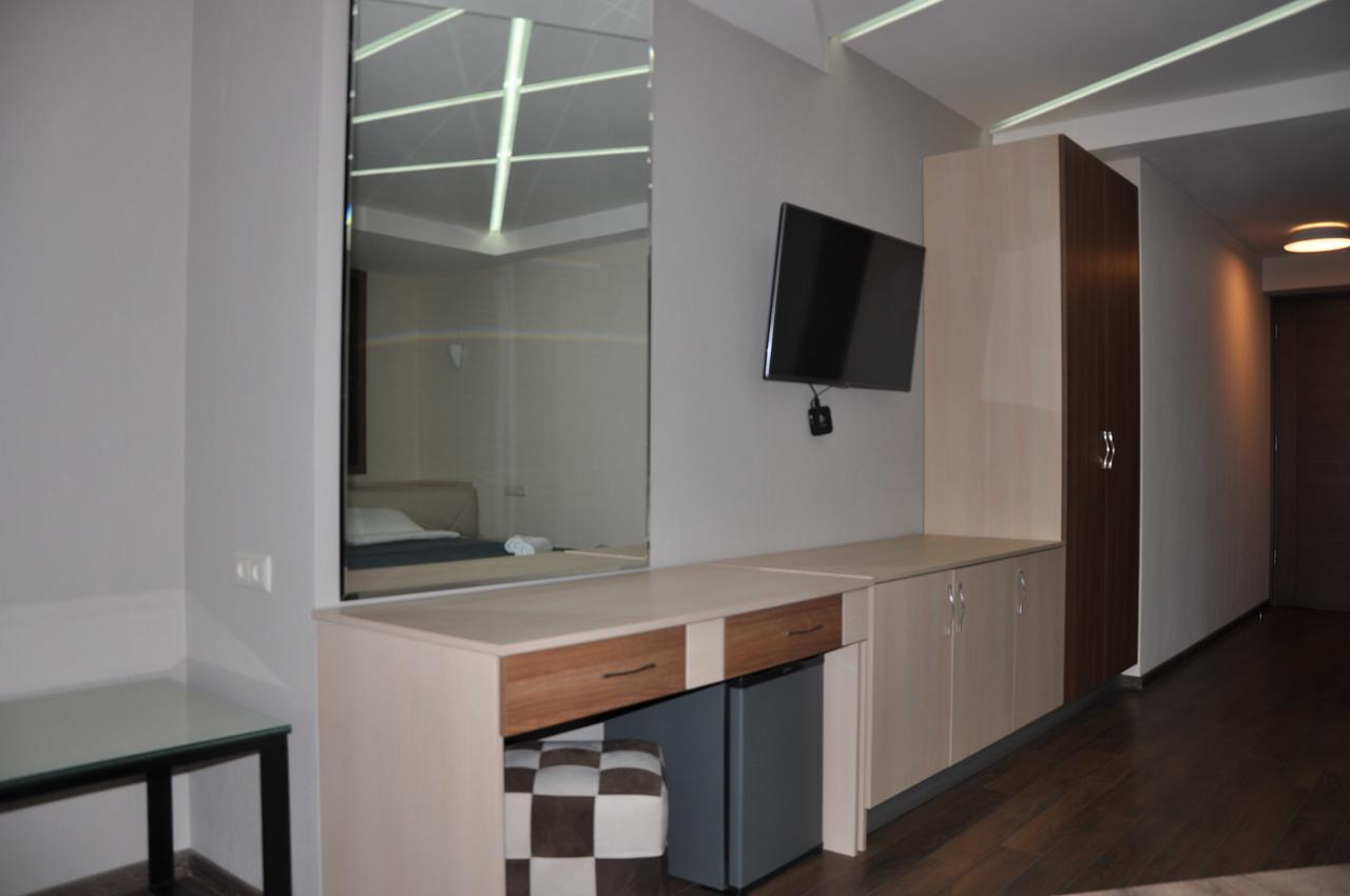 All Seasons Hotel On Freedom Square Тбилиси Экстерьер фото