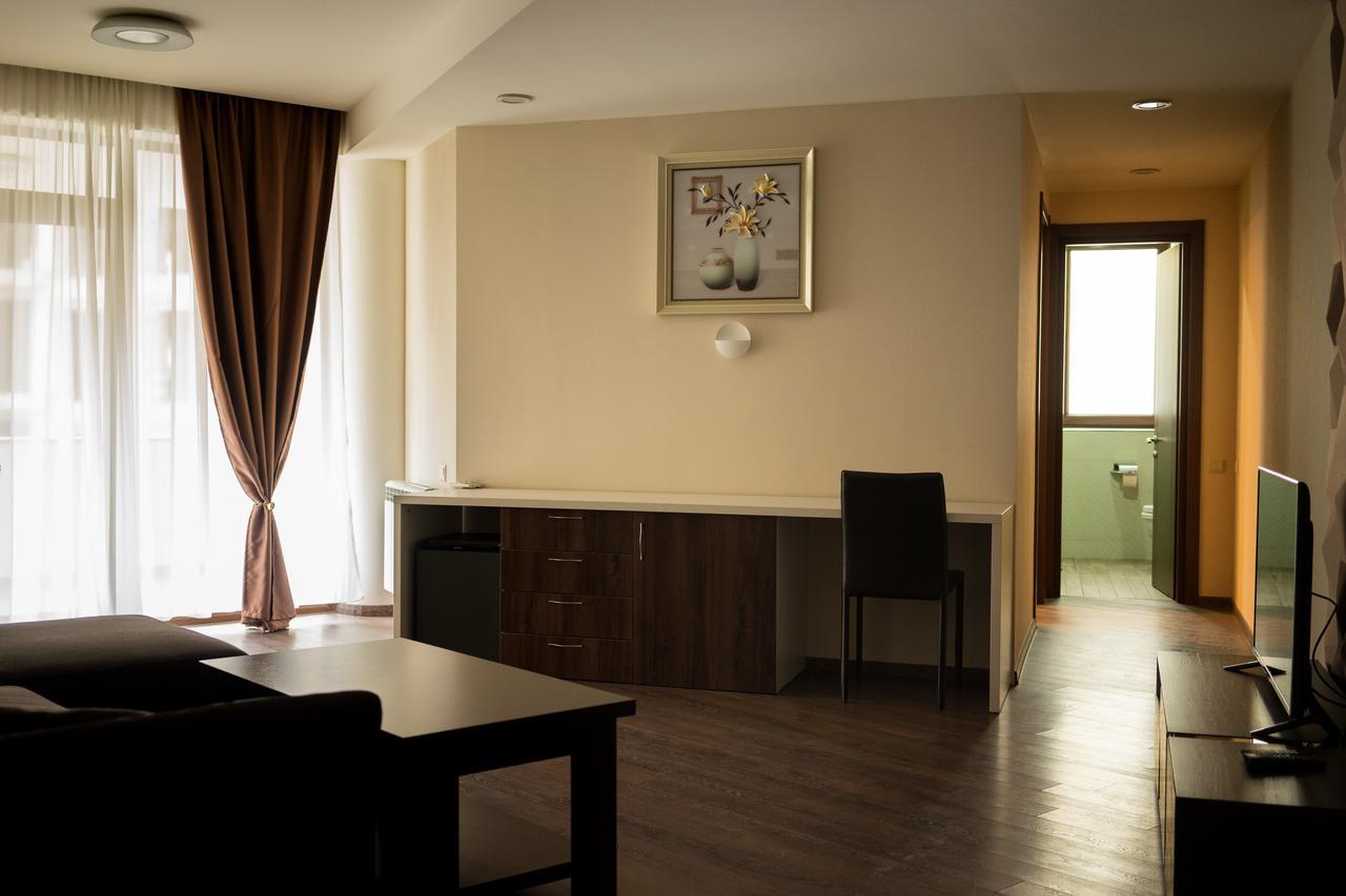 All Seasons Hotel On Freedom Square Тбилиси Экстерьер фото